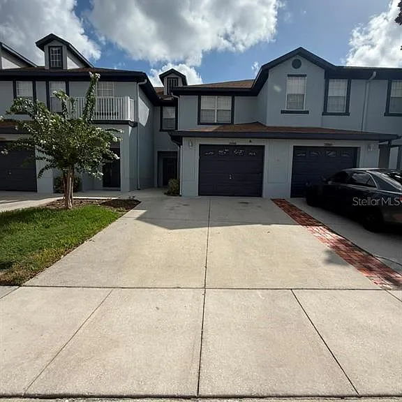 3069 Ashland Ln N — Photo 2