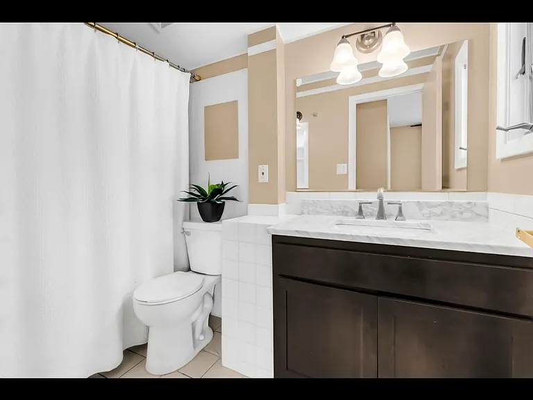 1155 James Ave — Photo 10