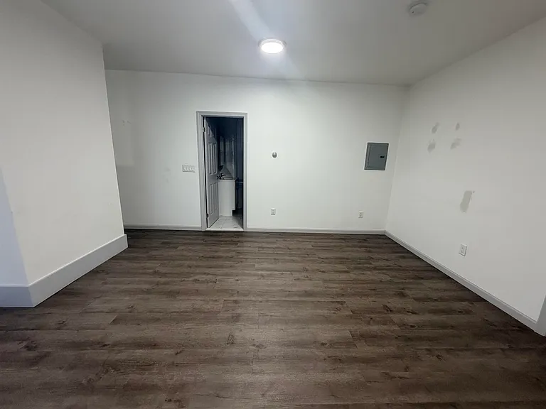 28 E 32nd St #2 — Photo 3