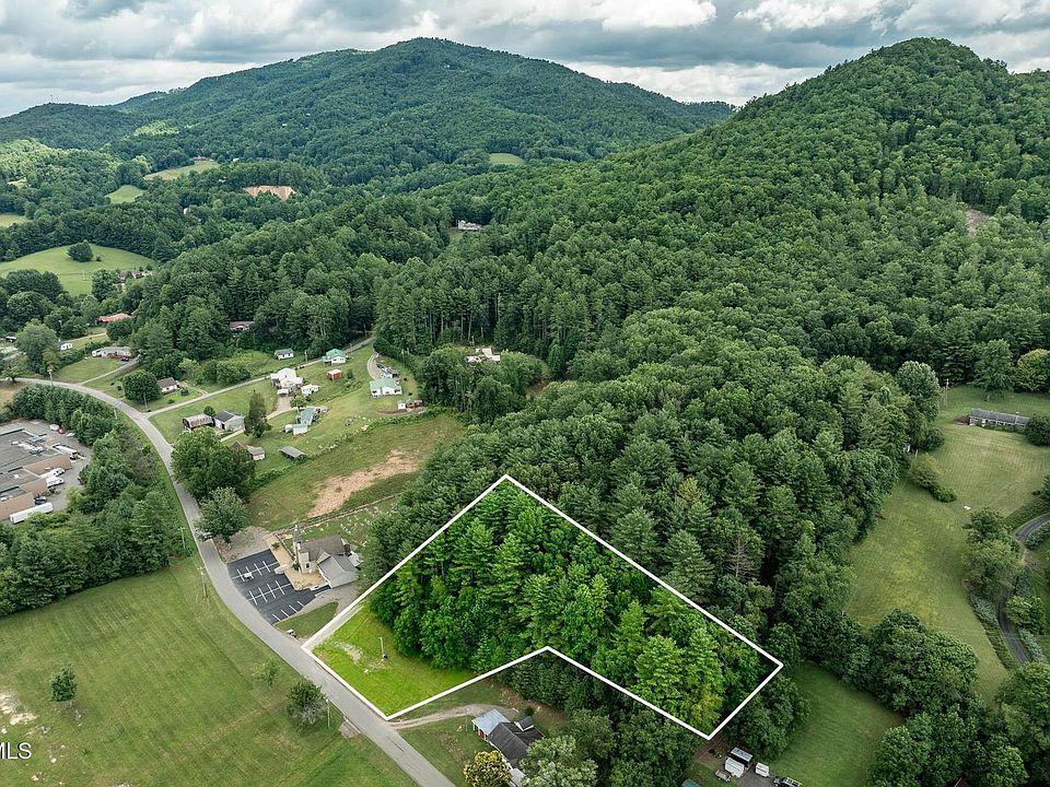 1st image of 1921 Crossroads Dr