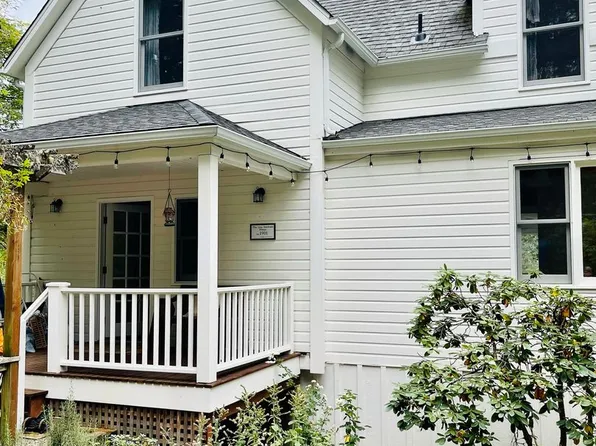 5062 New Sweden Ave NE, Bainbridge Island, WA 98110