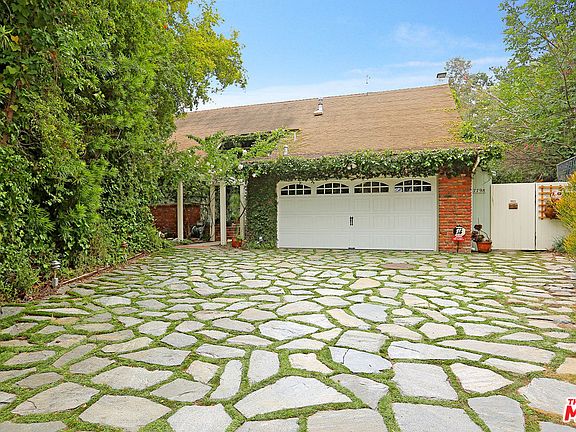 4th image of 7798 Skyhill Dr