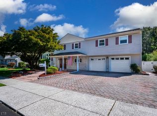 29 Honeyman Dr, Succasunna, NJ 07876