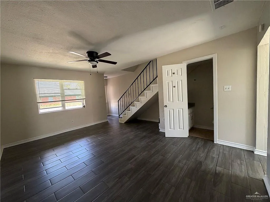 2 bed, 1.5 bath, 2942 sqft, $995 — Photo 3