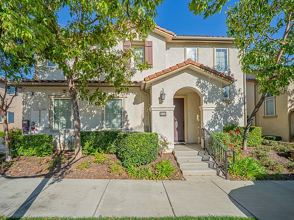 2nd image of 372 Cardinal Ln