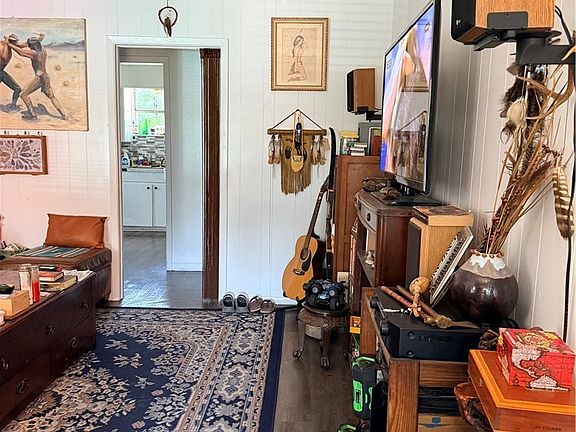 5th image of 1114 Reyes St