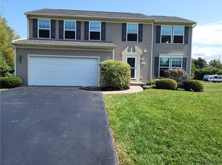 5839 Pinehurst Ct, Hamburg, NY 14085