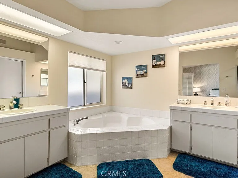 344 Vista Royale Dr — Photo 16