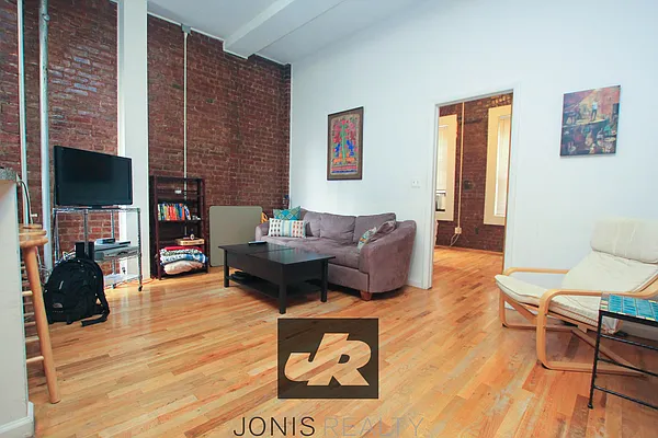 Rented by Jonis Realty | media 10