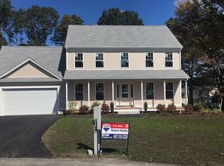 2 Plantation Dr, Tiverton, RI 02878