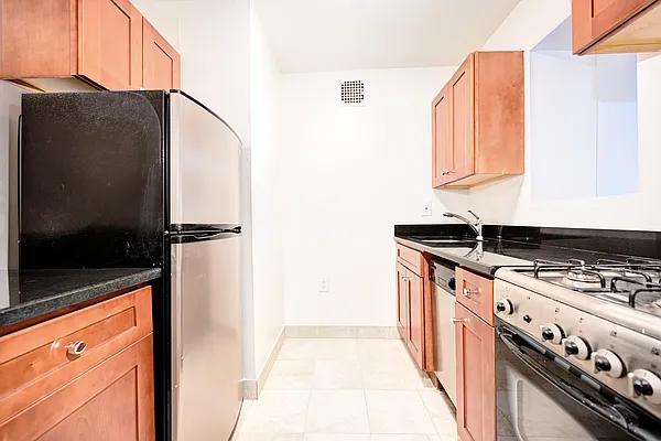 Rented by Urbane Brokerage | media 10