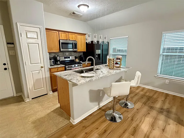 6306 Wellington Meadows Dr — Photo 3