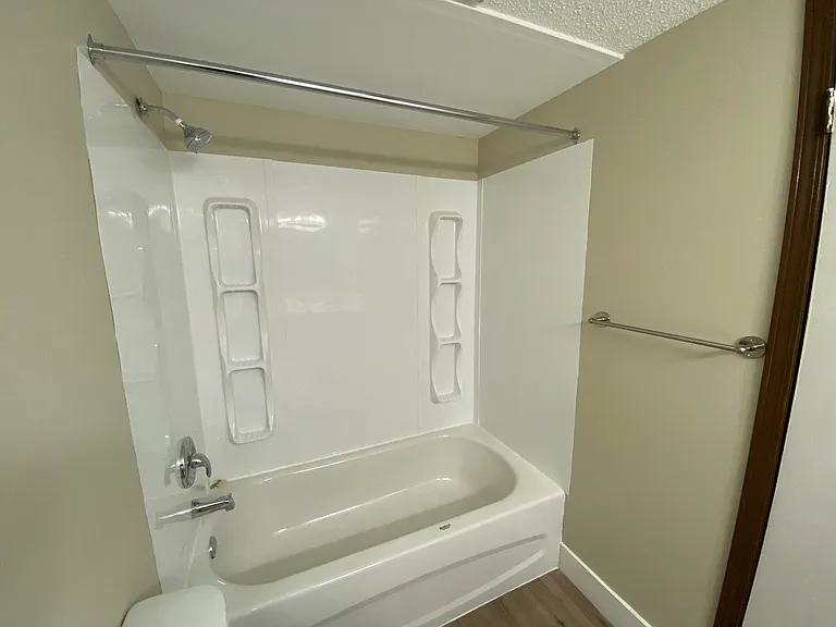 254 Beach Ave — Photo 14