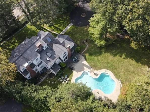 135 Glen Rd, Wellesley, MA 02481