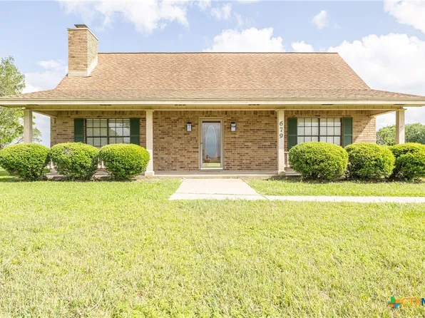 679 Royal Rd, Port Lavaca, TX 77979