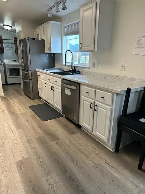3 bed, 3200 sqft, $1,850 — Photo 3