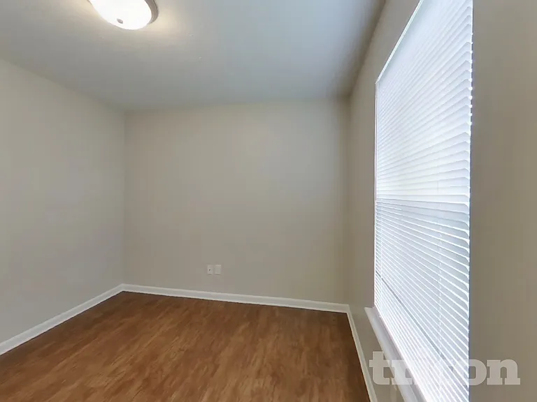 1064 Halifax Ln — Photo 10