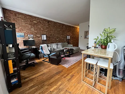 Rented by City Connections Realty | media 1