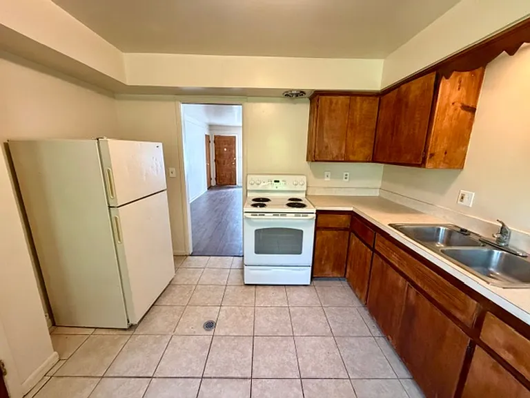 212 Arcola St — Photo 10