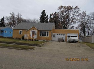 135 10th St SW, Rugby, ND 58368