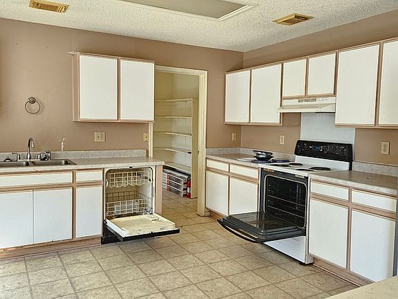 3rd image of 8315 Tavern Point