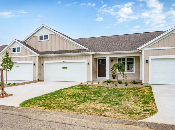 1420 N Village Cir, Kalamazoo, MI 49009