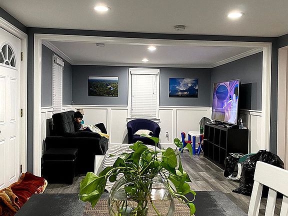 2nd image of 909 Lincoln Ave
