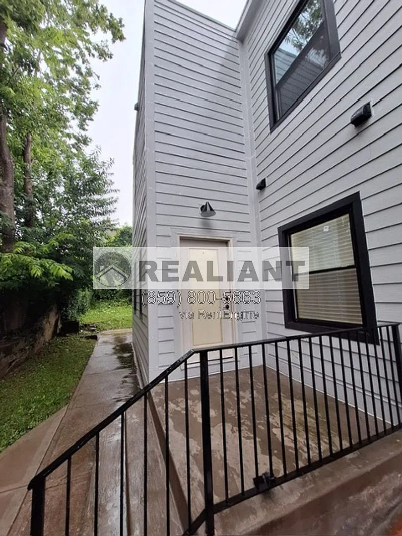 1 bed, 1.0 bath, $1,095 — Photo 2