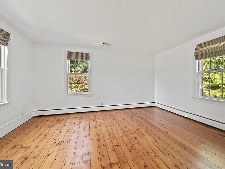 1025 N Chatham Rd — Photo 26