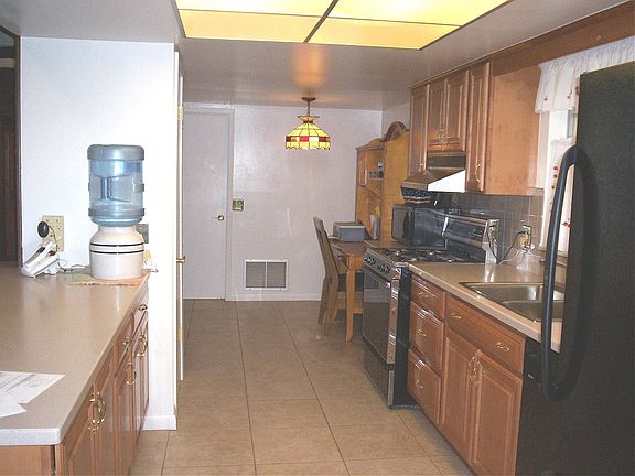 4th image of 99 Sweetbriar Br