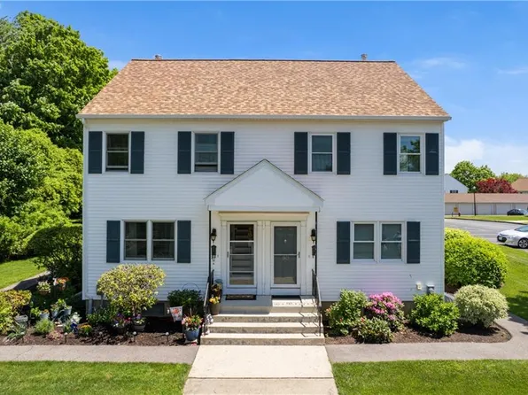 2970 Mendon Rd APT 90, Cumberland, RI 02864