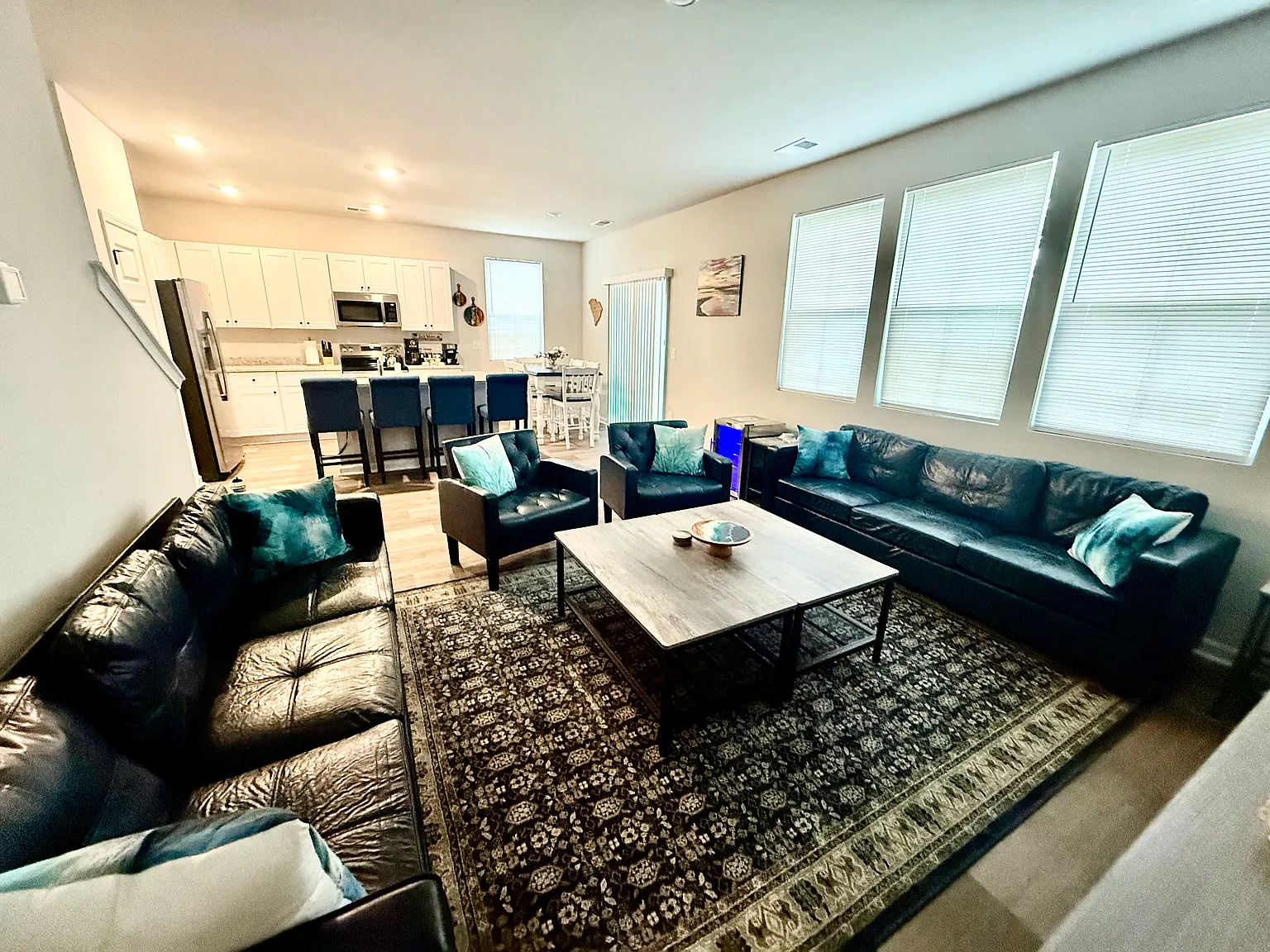 4 bed, 1835 sqft, $2,500 — Photo 2