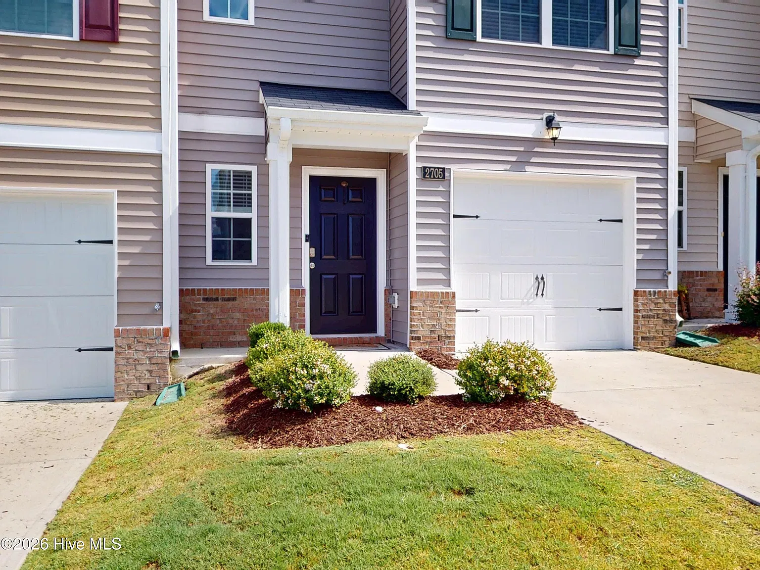 3 bed, 2.5 bath, 1420 sqft, $1,700 — Photo 2
