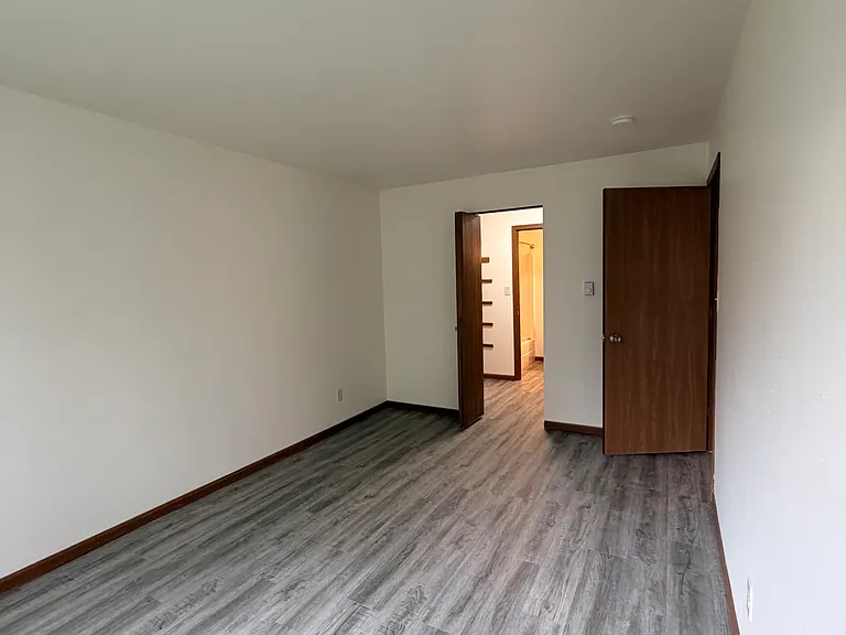 W156N11495 Pilgrim Rd #212 — Photo 5