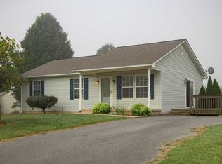 40 High St, Elkton, VA 22827