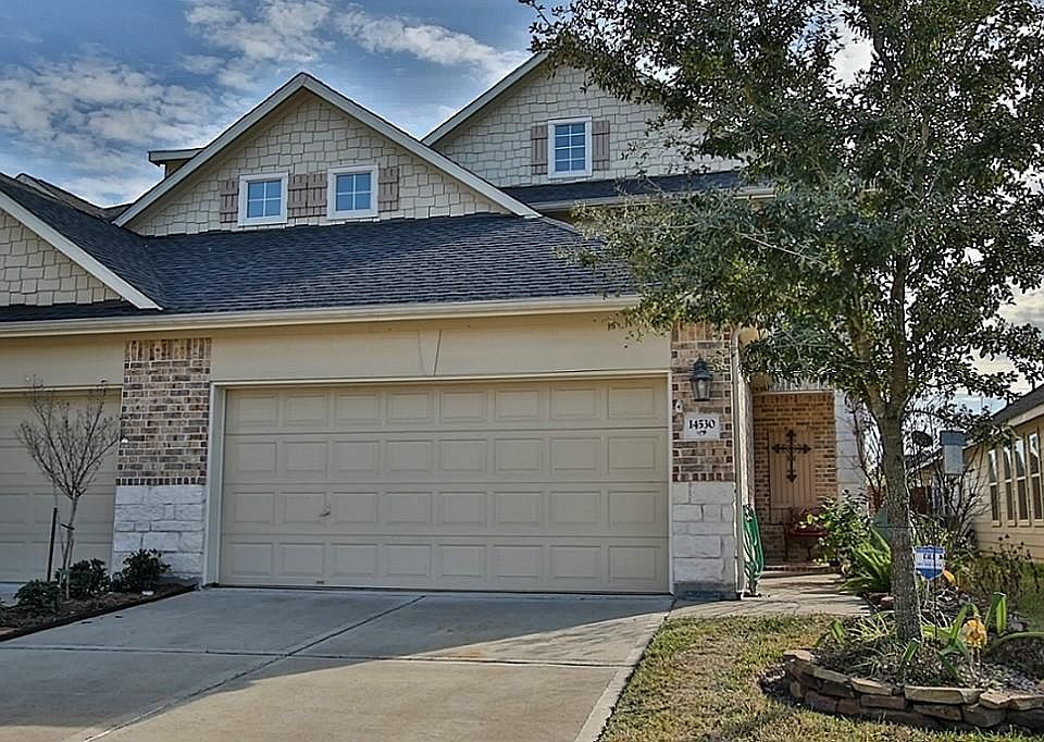 Welcome home to this wonderful 2-story townhome with brick and stone elevation in the master planned community of Coles Crossing!