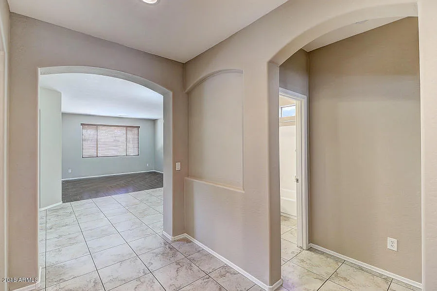 4 bed, 3.0 bath, 2546 sqft, $2,500 — Photo 2