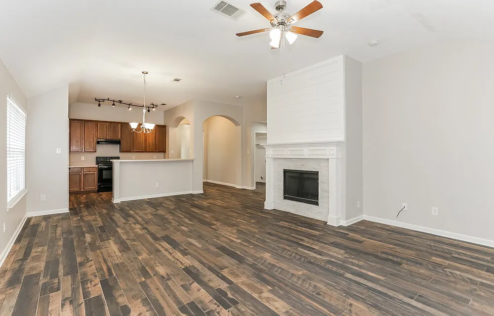 4 bed, 2.0 bath, 1904 sqft, $2,835 — Photo 4