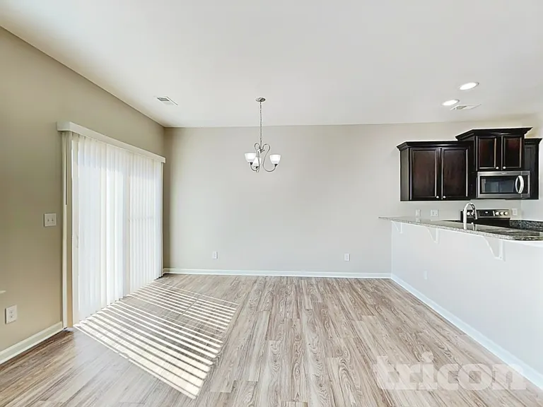 409 Eastfair Dr — Photo 4