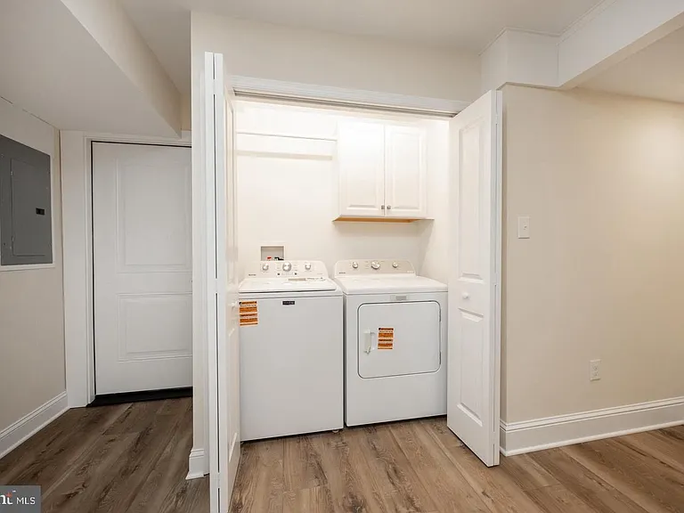 325 W Barnard St W — Photo 18