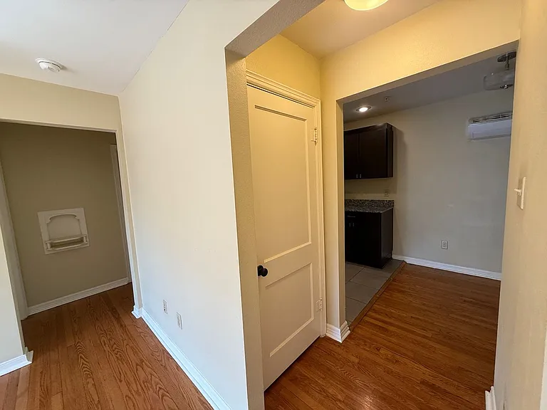 1406 Broadway St — Photo 7