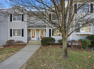 25 Shadowbrook Est #25, South Hadley, MA 01075
