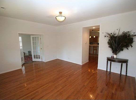 2nd image of 903 Parrish St