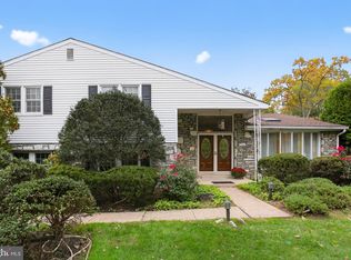 3660 Spring Run Rd, Huntingdon Valley, PA 19006