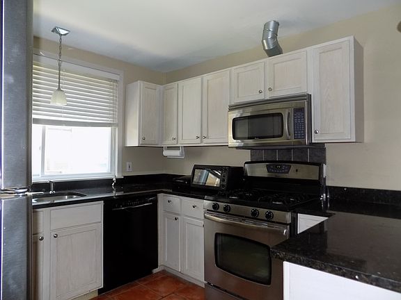 5th image of 2827 W Berwyn Ave APT 1E