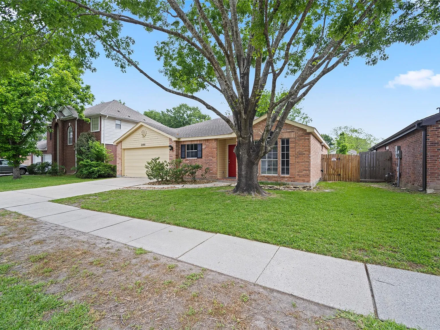 3 bed, 2.0 bath, 1437 sqft, $1,995 — Photo 3