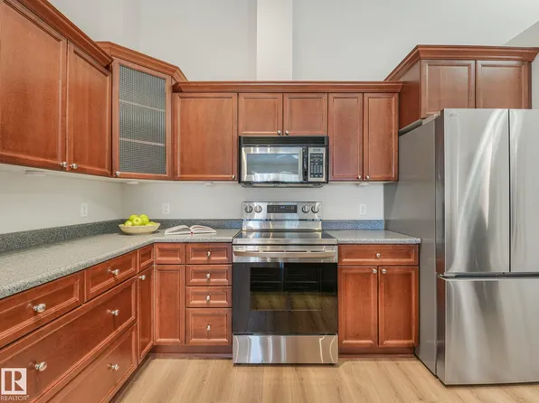 10311 111th St NW #515, Edmonton, AB T5K 2Y8