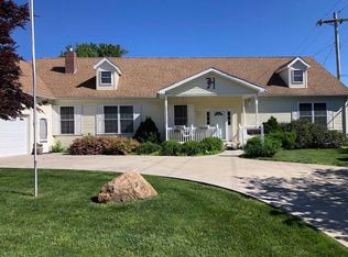 112 W Palmer St, Arthur, IL 61911