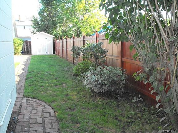 4th image of 2718 Whitney Ave