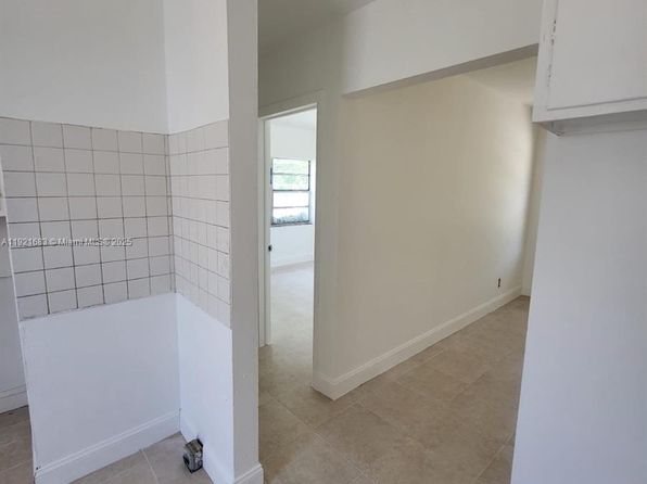 miami-florida-452695494 picture